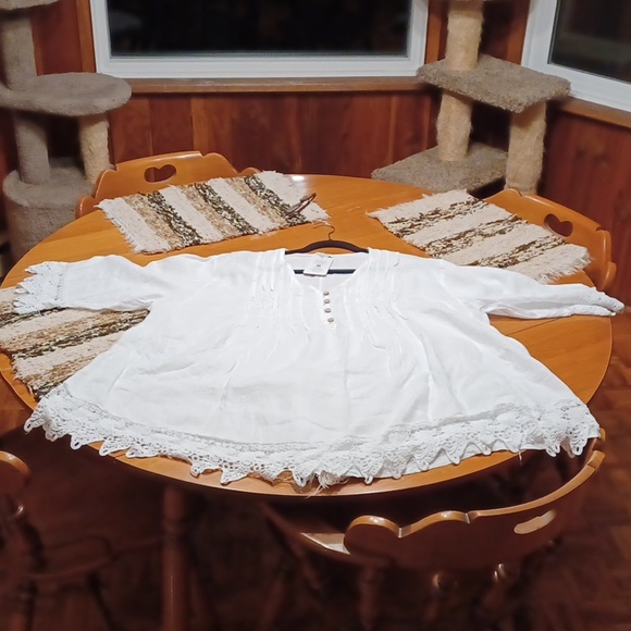 Beautiful linen tunic style top - Picture 7 of 10